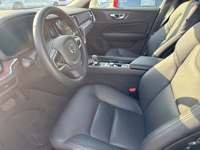 Used 2025 Volvo V60 B5 Cross Country Plus image 9