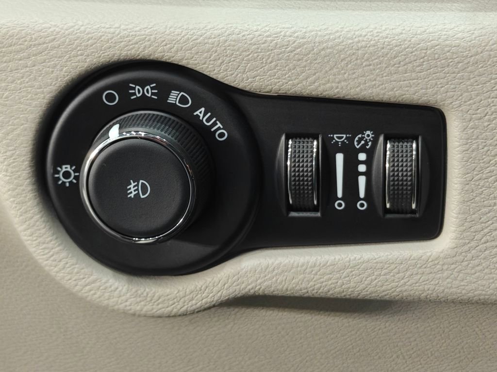 Used 2024 Chrysler Pacifica Touring-L image 48