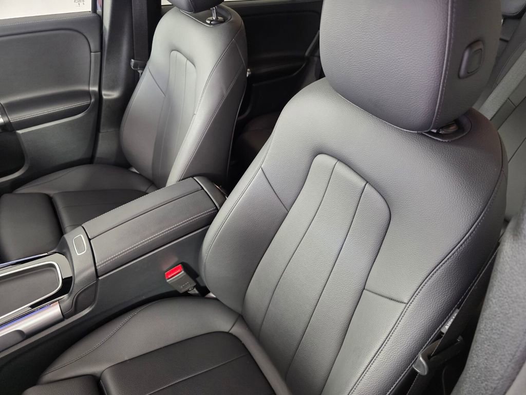 Certified 2025 Mercedes-Benz GLB 250 image 11