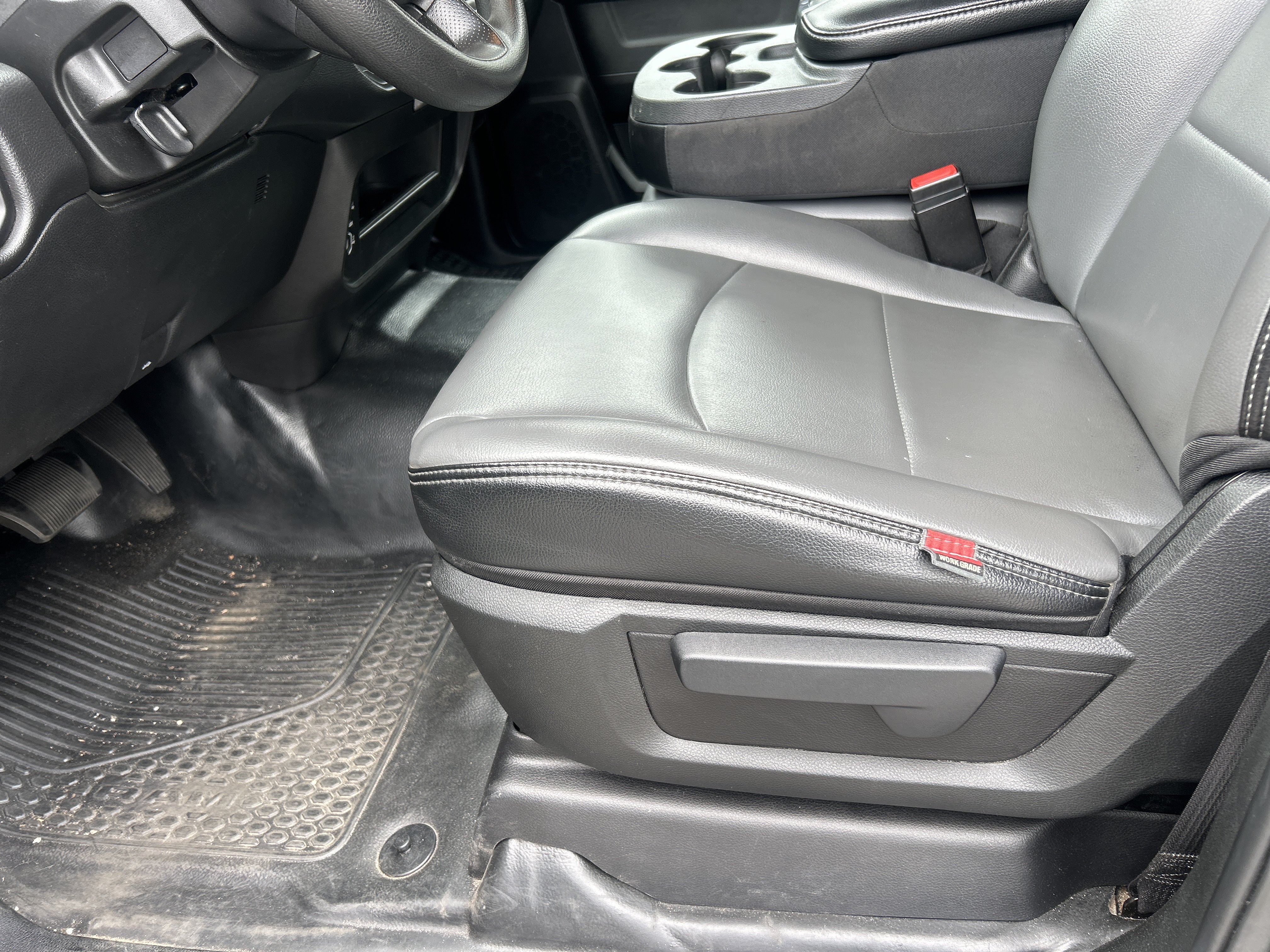 Used 2022 RAM 4500 Tradesman RWD image 16