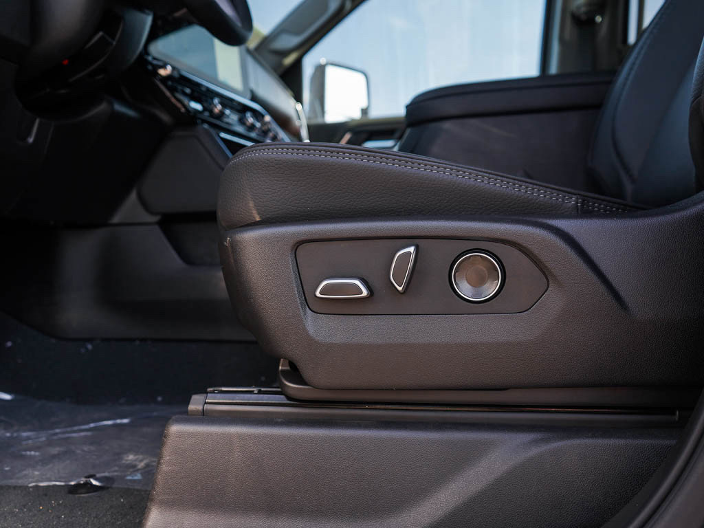New 2025 GMC Sierra 3500 Denali w/ Denali Reserve Package image 16