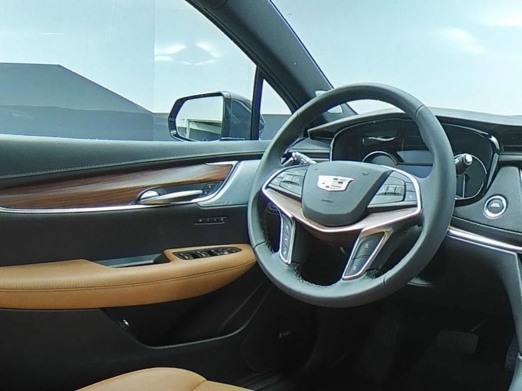 New 2025 Cadillac XT5 Premium Luxury w/ LPO, Floor Liner Package image 9