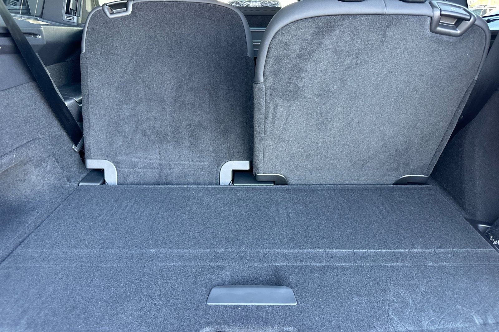 Certified 2025 Volvo XC90 B6 Core w/ Protection Package Premier image 17