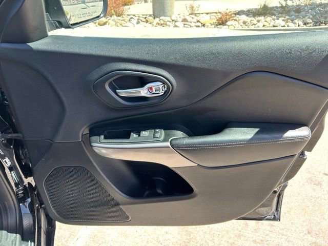 Used 2019 Jeep Cherokee Limited w/ Technology Group image 32