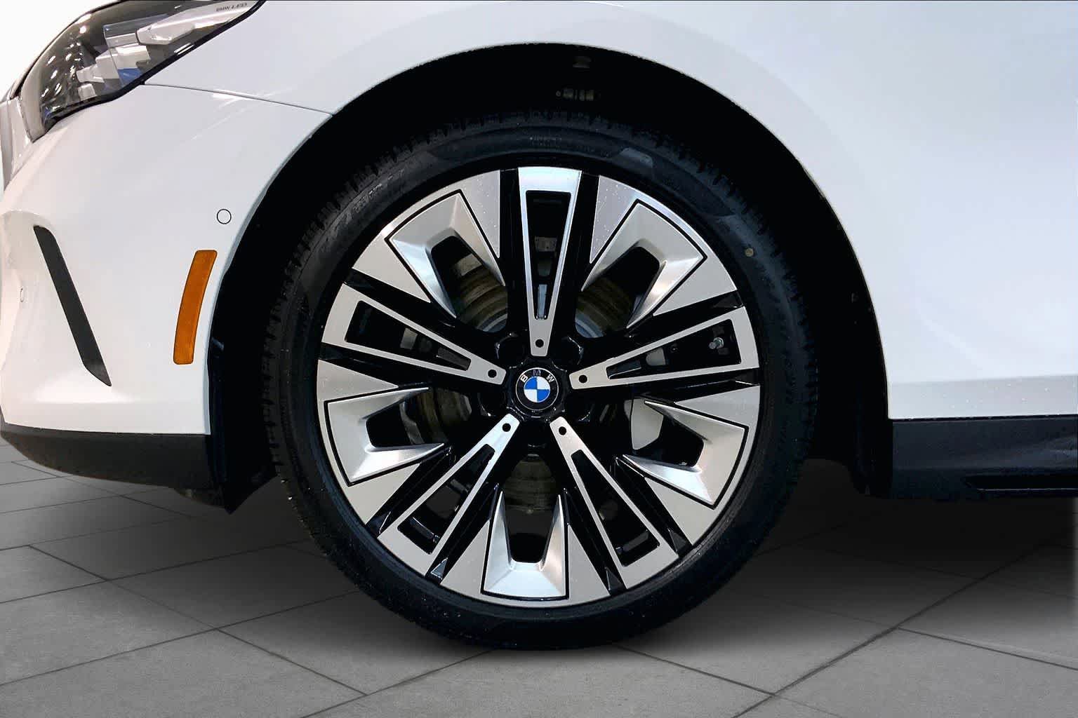 New 2026 BMW 530i xDrive w/ Premium Package AWD/4WD image 11