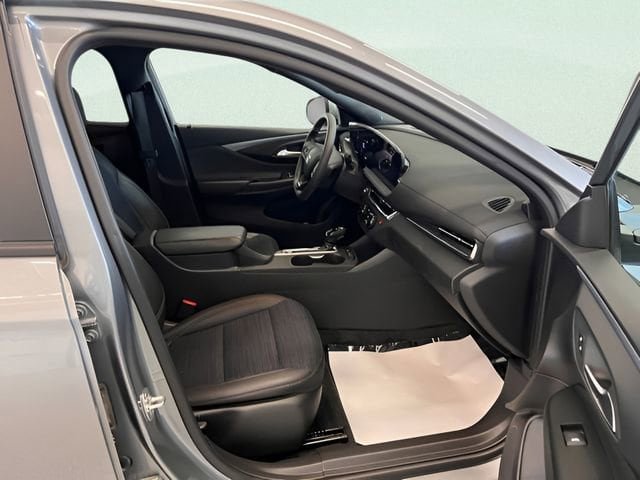 Used 2025 Buick Envista Preferred FWD image 9