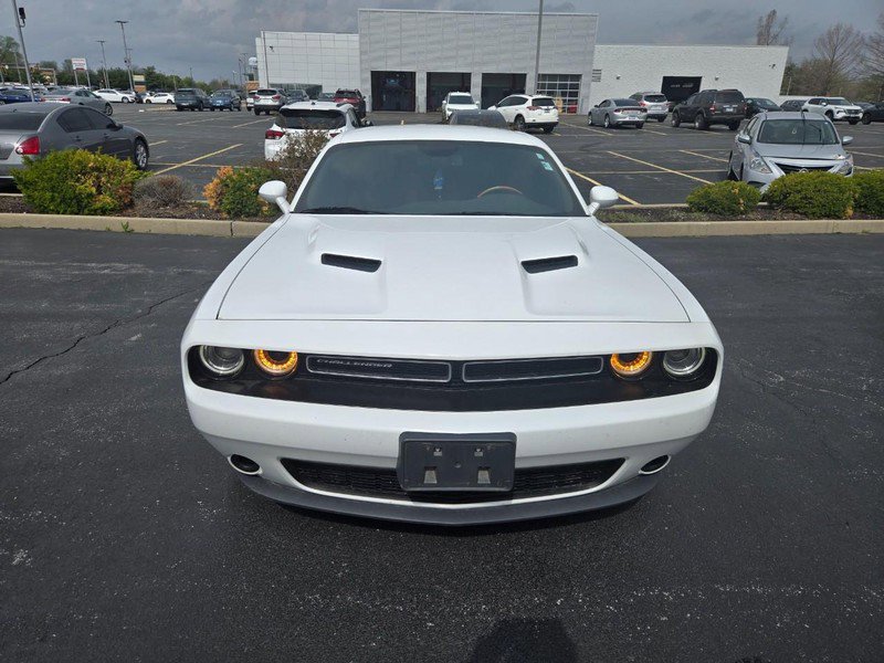 Used 2019 Dodge Challenger SXT image 2