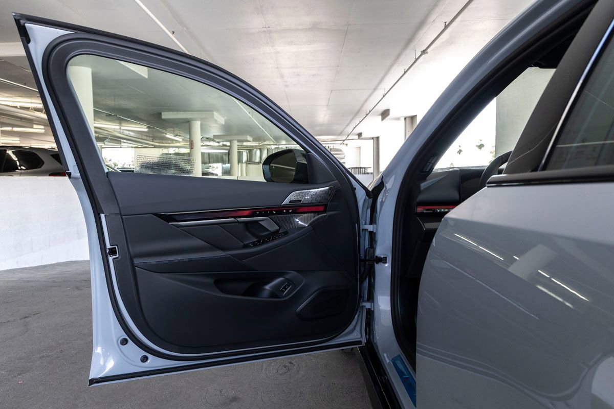 New 2026 BMW i5 w/ Executive Package AWD/4WD image 13