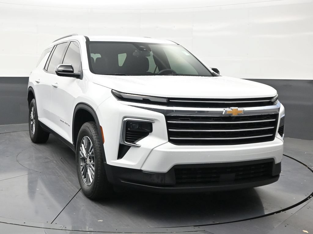 Used 2025 Chevrolet Traverse LT FWD image 7