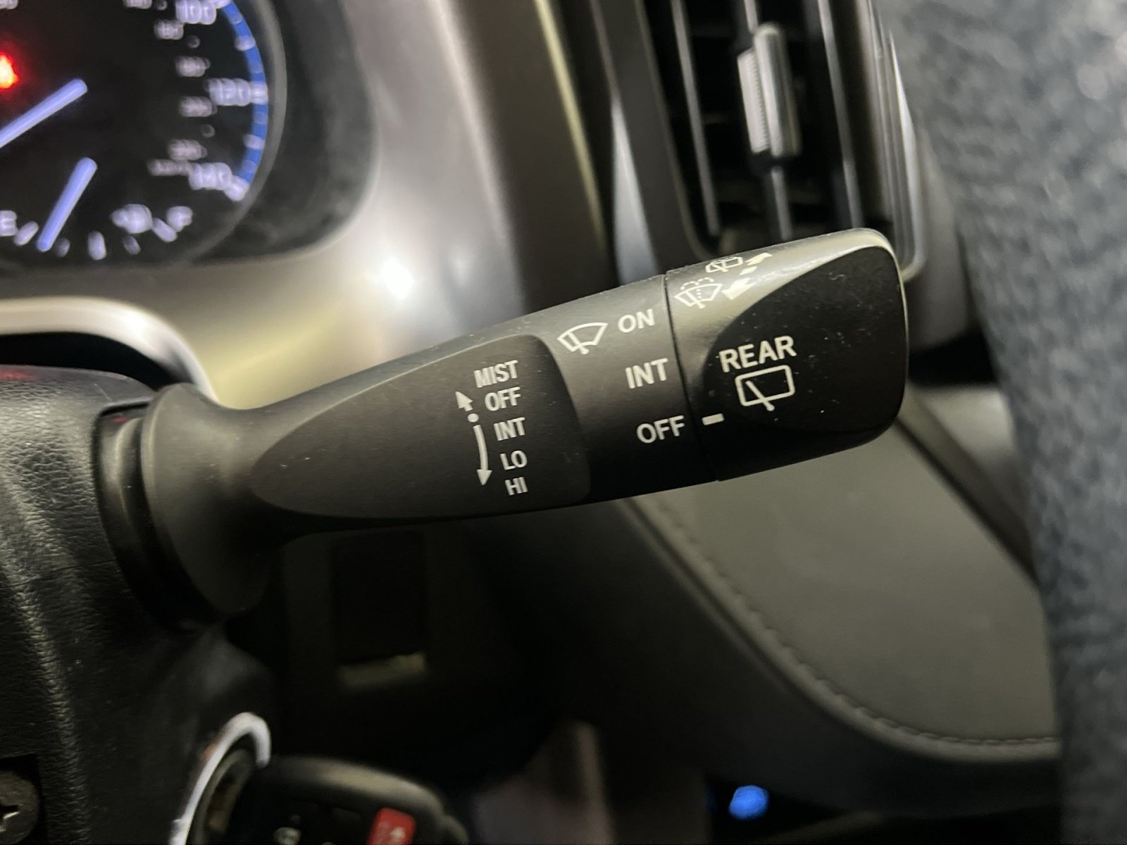 Used 2018 Toyota RAV4 LE w/ All Weather Liner Package AWD/4WD image 36