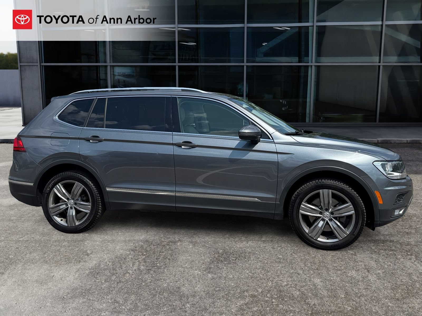 Used 2020 Volkswagen Tiguan SEL AWD/4WD image 12