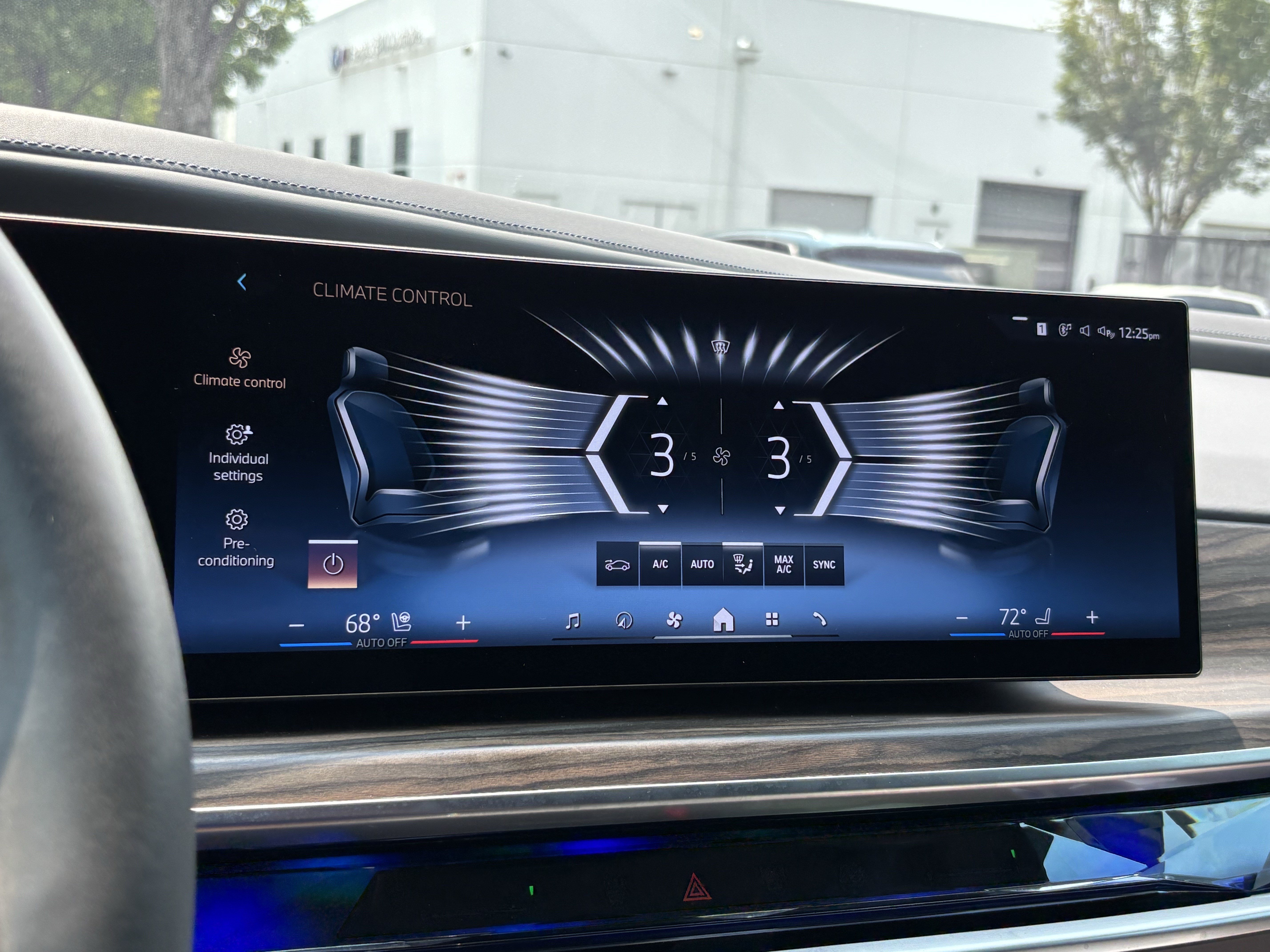 Used 2023 BMW i7 xDrive60 AWD/4WD image 29