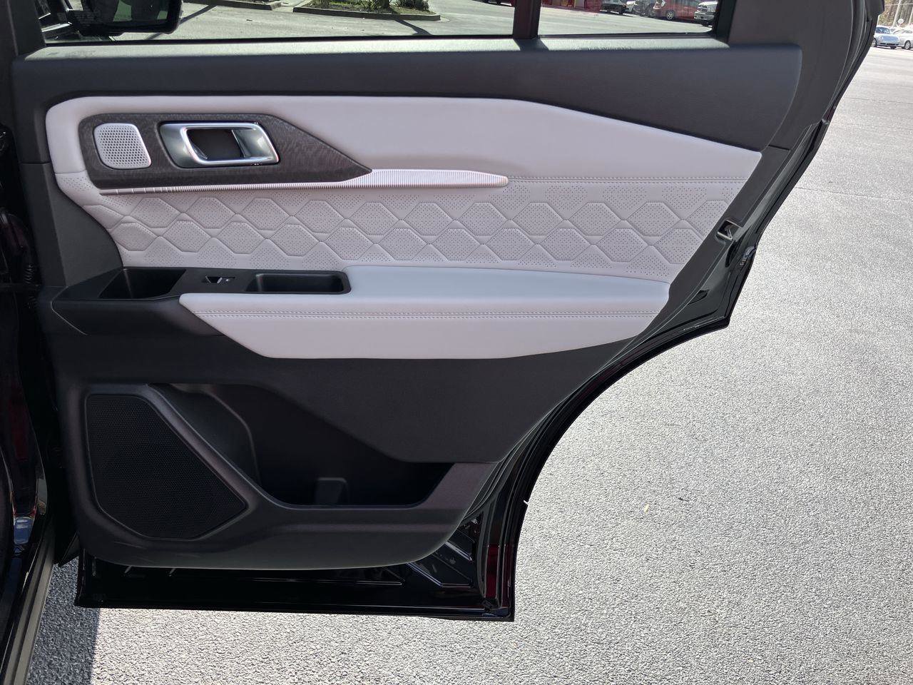 Used 2025 Ford Explorer Platinum w/ Ultimate Package image 36