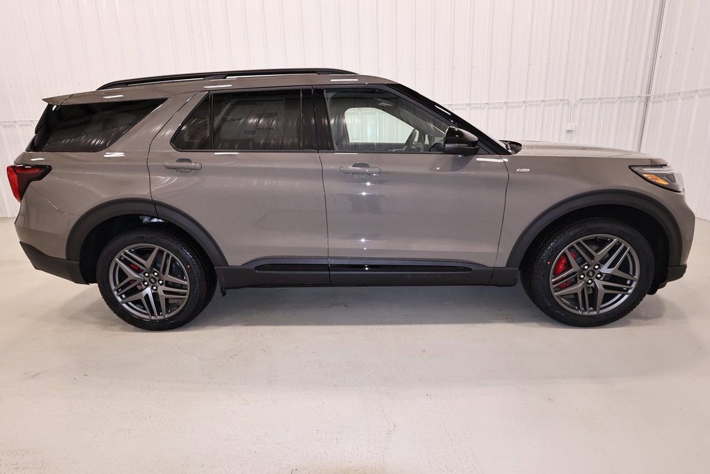 New 2026 Ford Explorer ST-Line w/ ST-Line Street Pack image 2