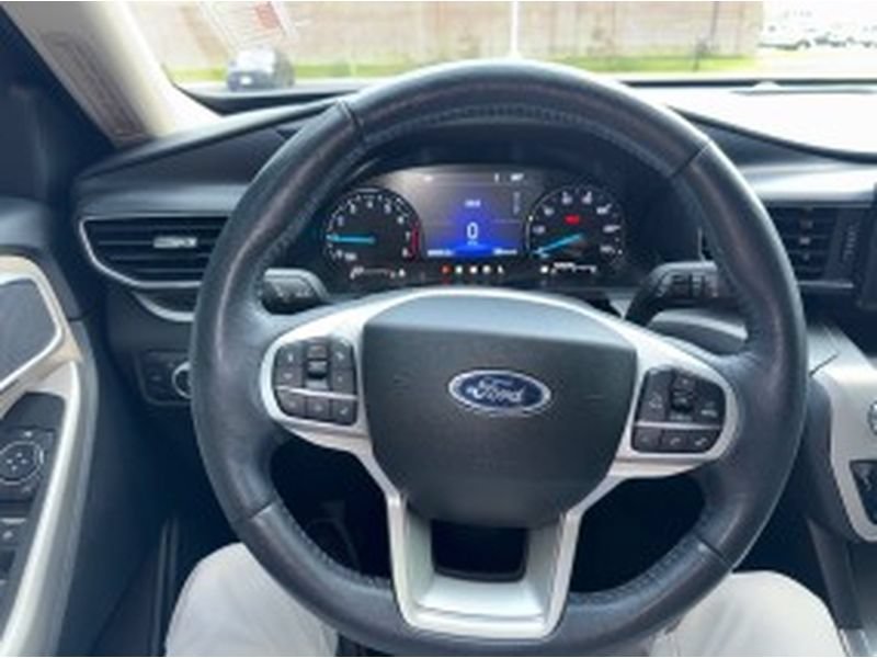 Used 2022 Ford Explorer XLT w/ Equipment Group 202A AWD/4WD image 18