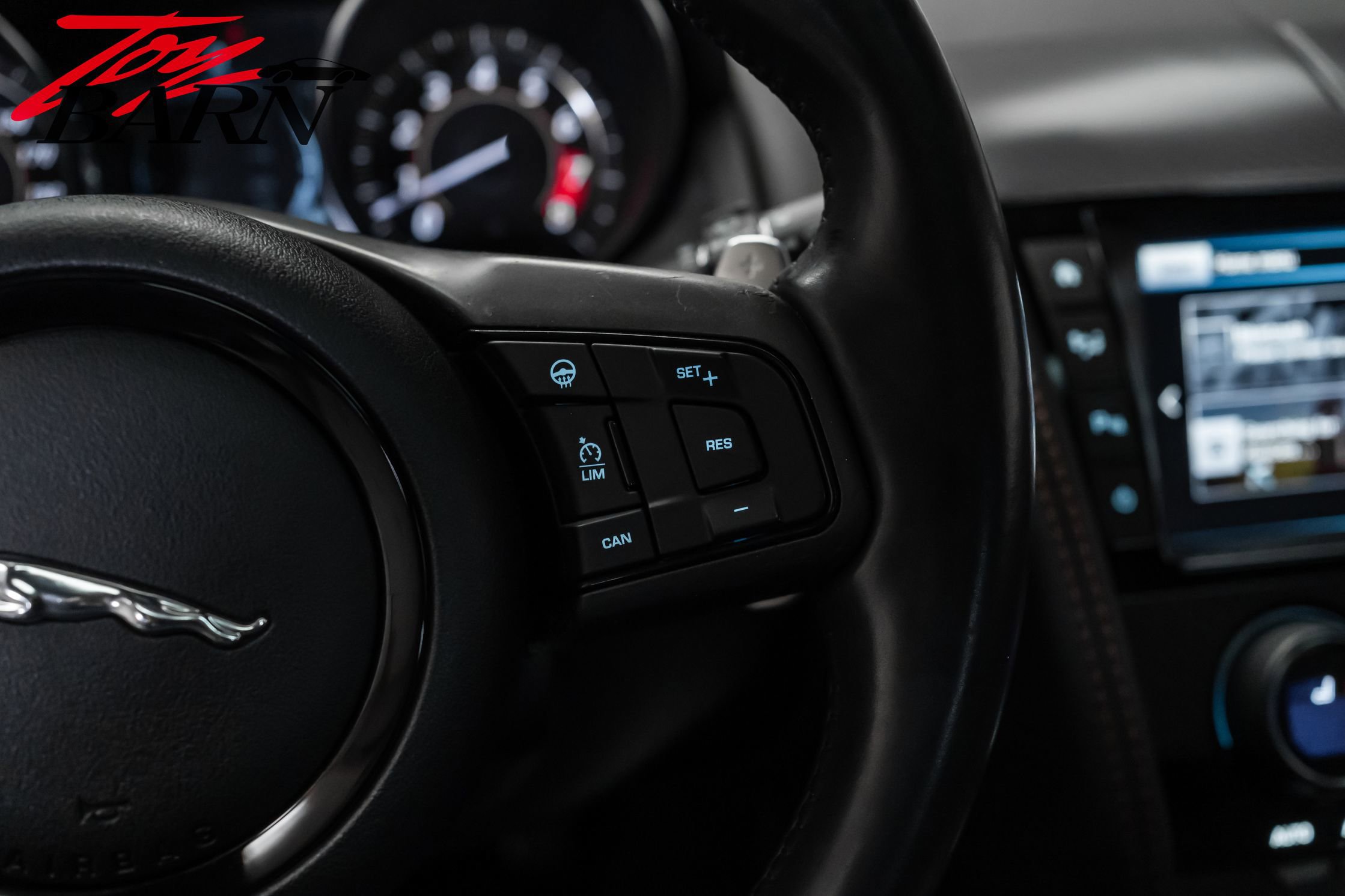 Used 2016 Jaguar F-TYPE R image 36