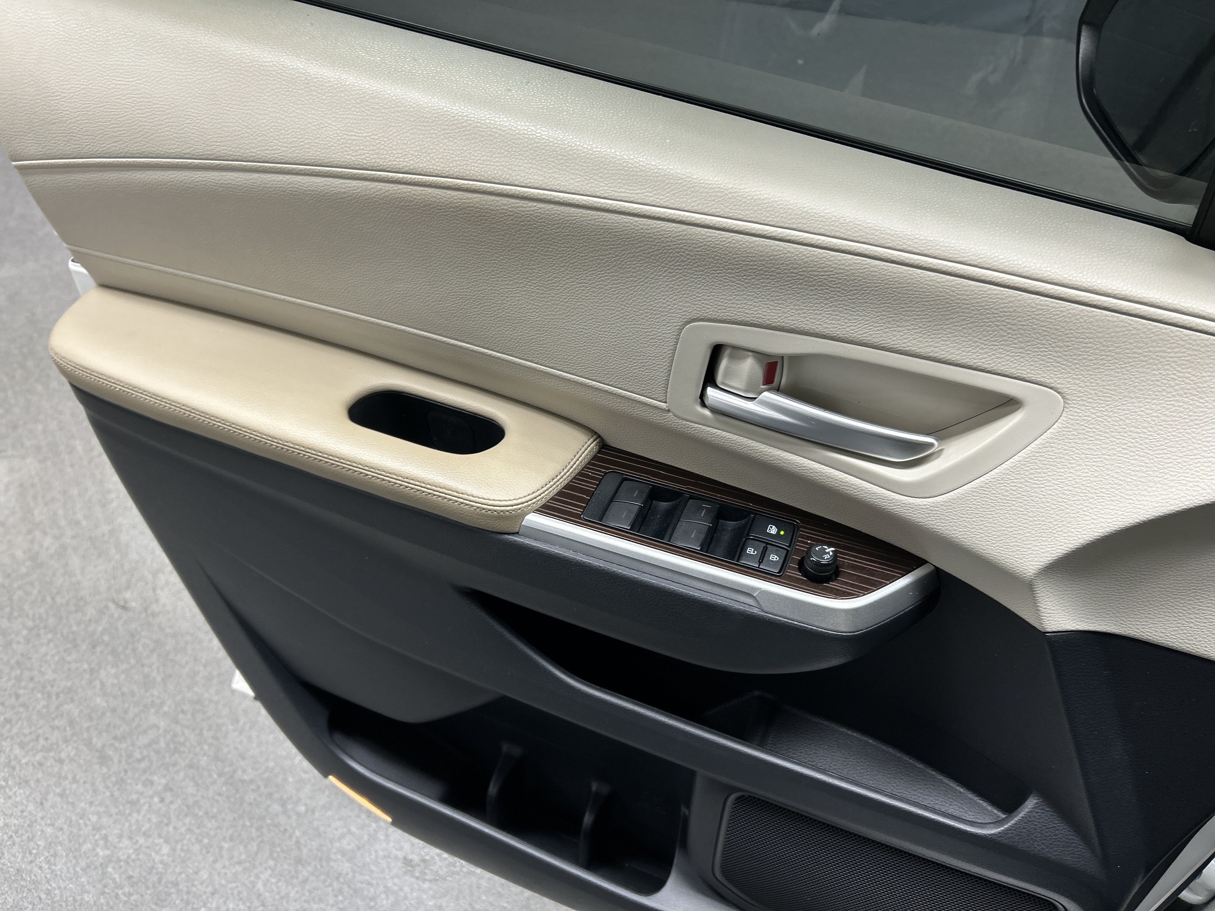 Used 2021 Toyota Sienna XLE FWD image 14