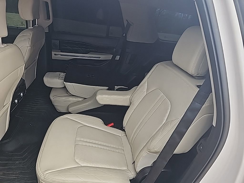 Used 2018 Ford Expedition Platinum image 39