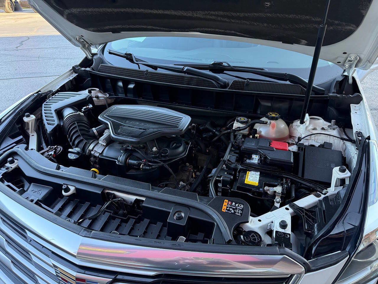 Used 2018 Cadillac XT5 Luxury w/ Driver Awareness Package image 10