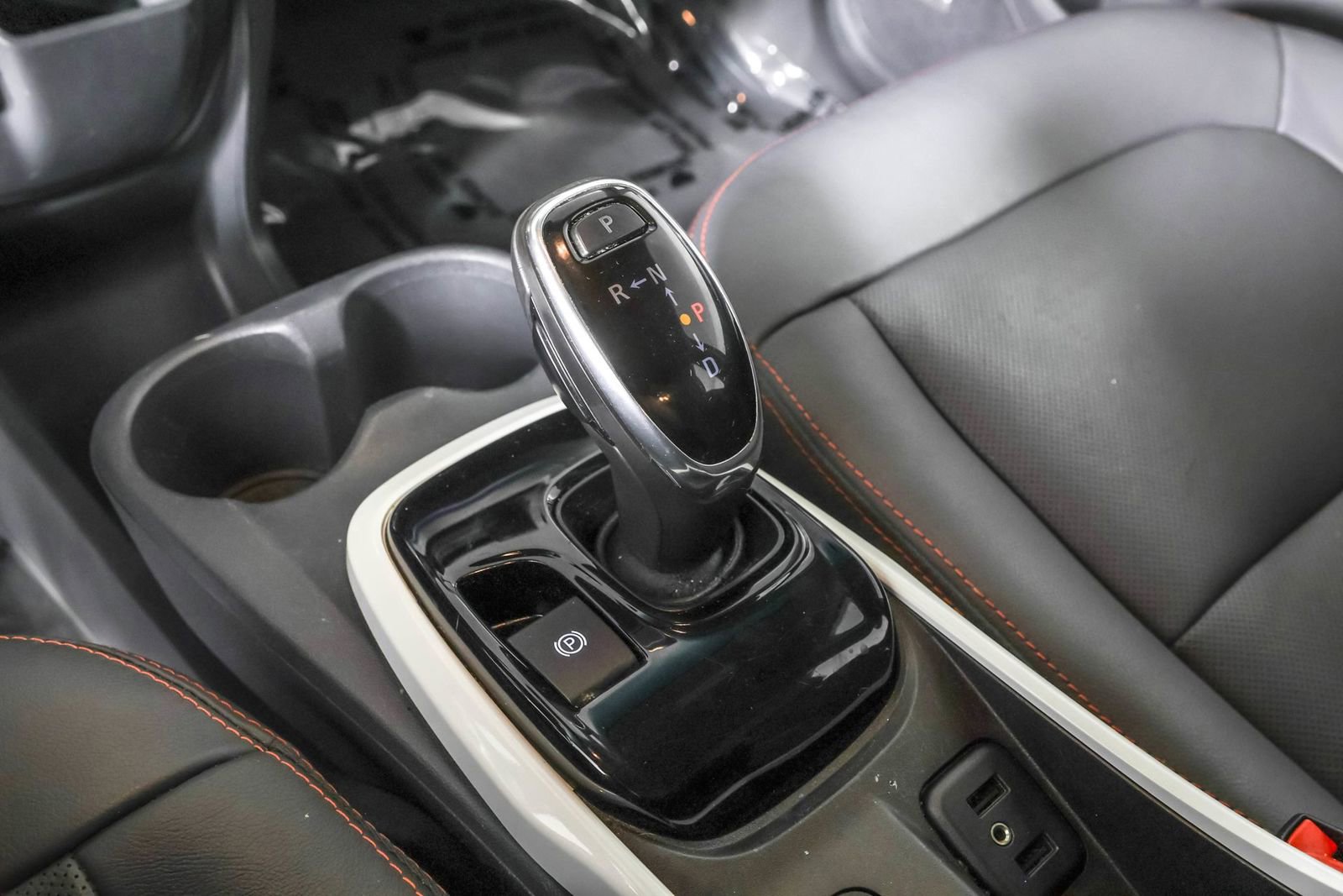 Used 2019 Chevrolet Bolt Premier w/ Infotainment Package image 31