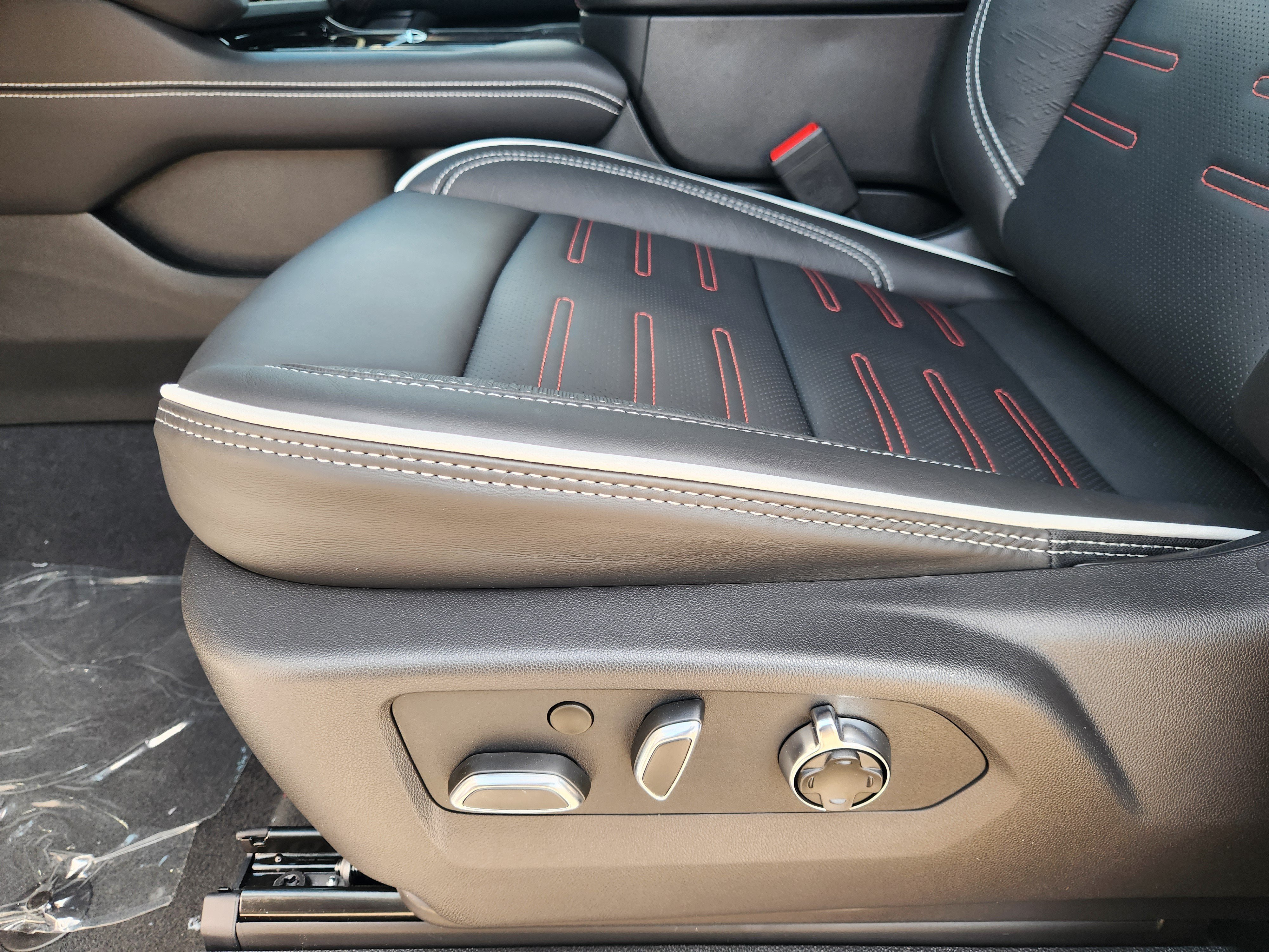 New 2027 GMC Yukon AT4 Ultimate AWD/4WD image 18