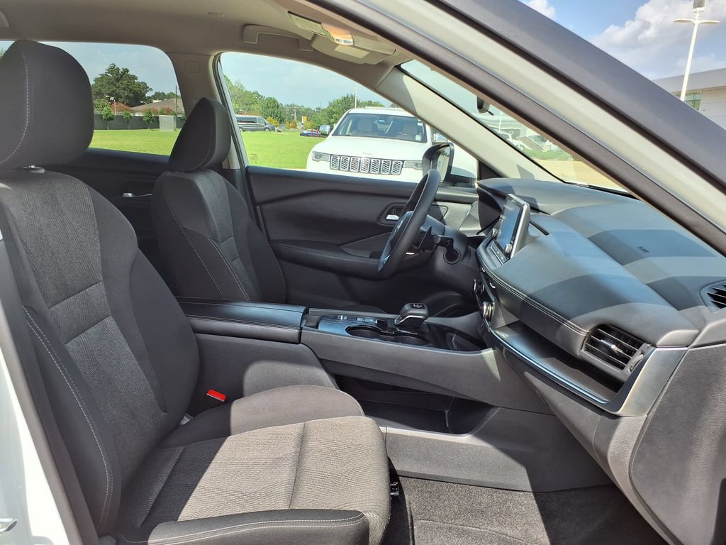 Used 2024 Nissan Rogue SV FWD image 25