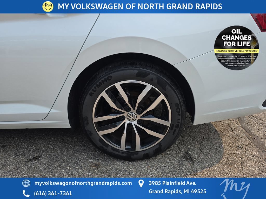Used 2025 Volkswagen Jetta SE w/ Sunroof Package FWD image 33