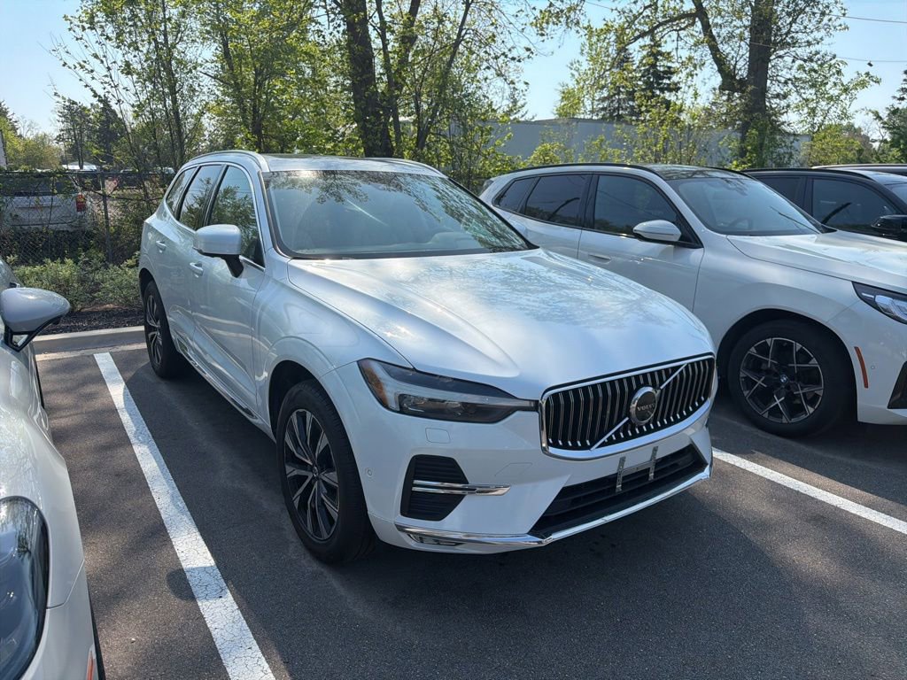 Used 2023 Volvo XC60 B5 Plus AWD/4WD image 4