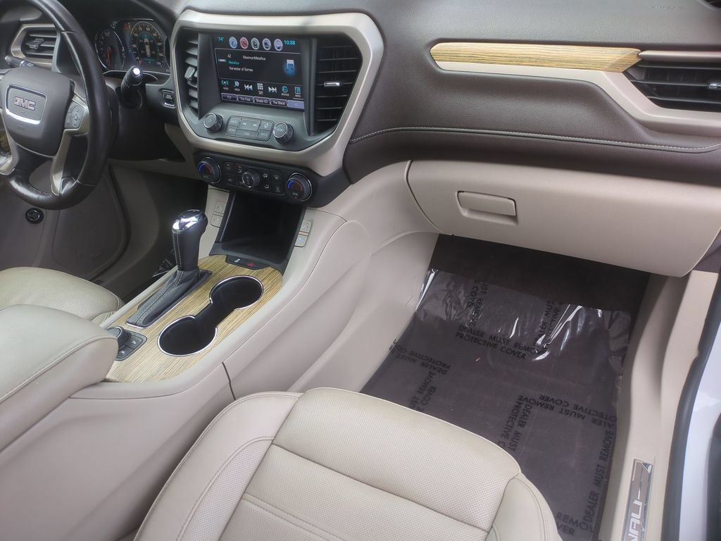 Used 2019 GMC Acadia Denali w/ Technology Package FWD image 18