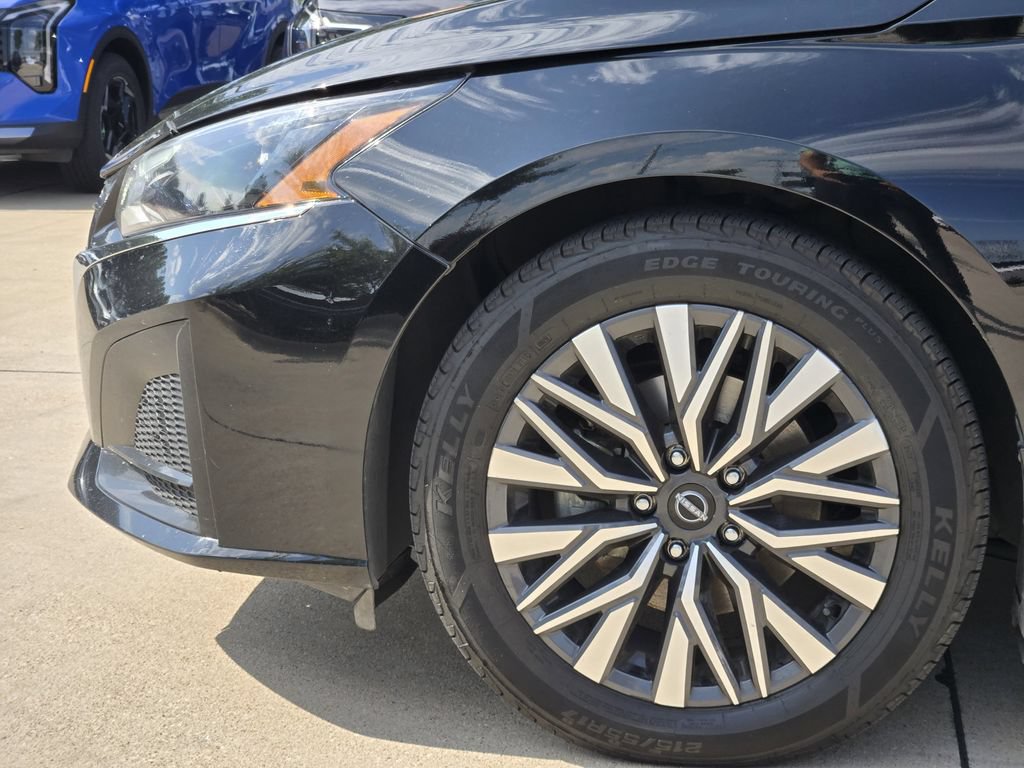 Used 2024 Nissan Altima 2.5 SV w/ SV Premium Package FWD image 14