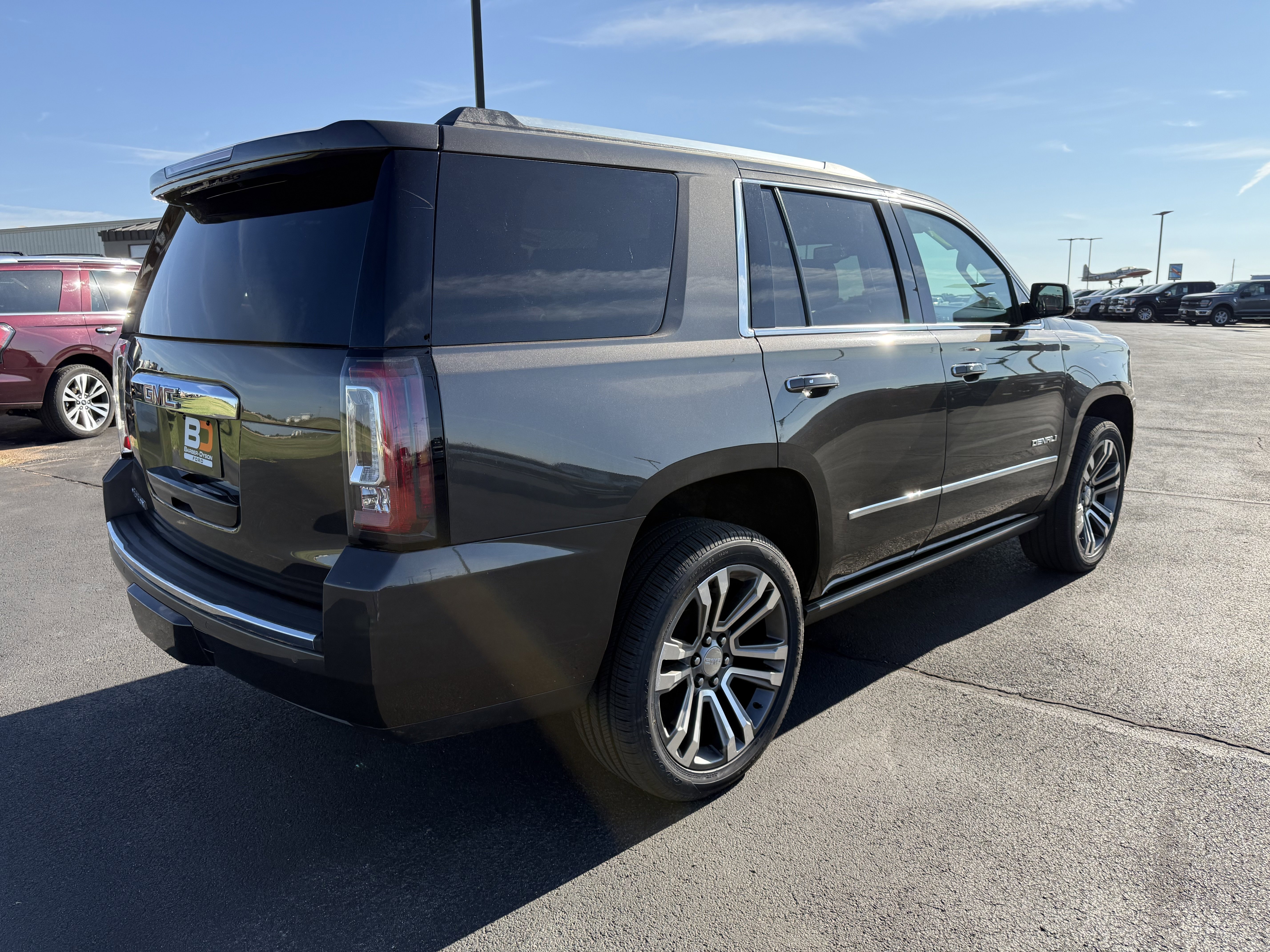 Used 2020 GMC Yukon Denali w/ Denali Premium Package image 3