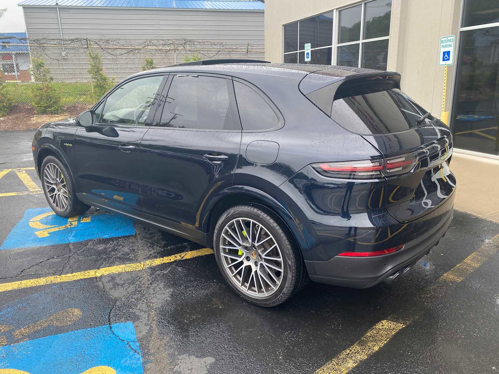 Used 2023 Porsche Cayenne Platinum Edition AWD/4WD image 3