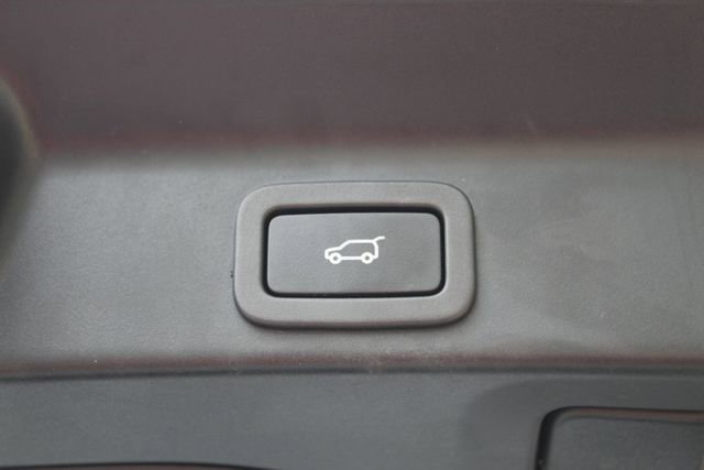 Used 2020 Jaguar F-PACE S image 25