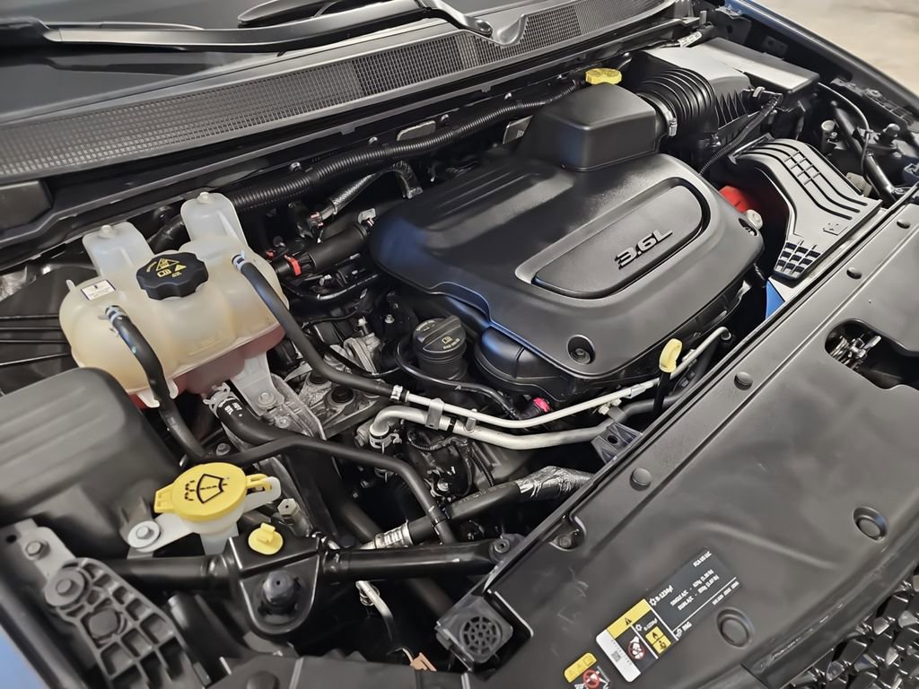 Used 2023 Chrysler Pacifica Touring-L image 30