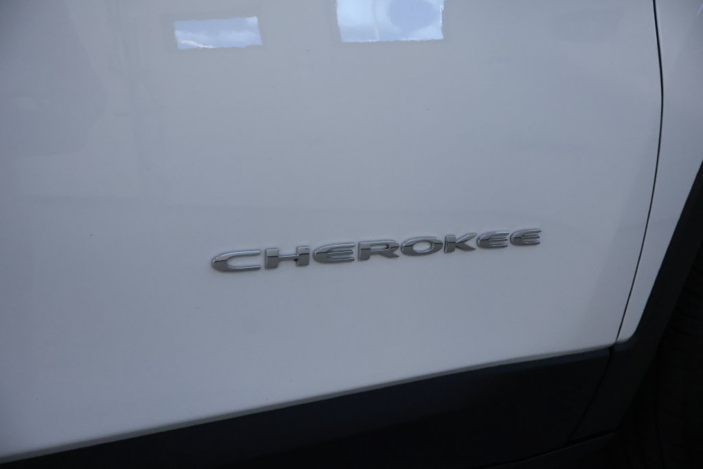 Used 2019 Jeep Cherokee Limited AWD/4WD image 11