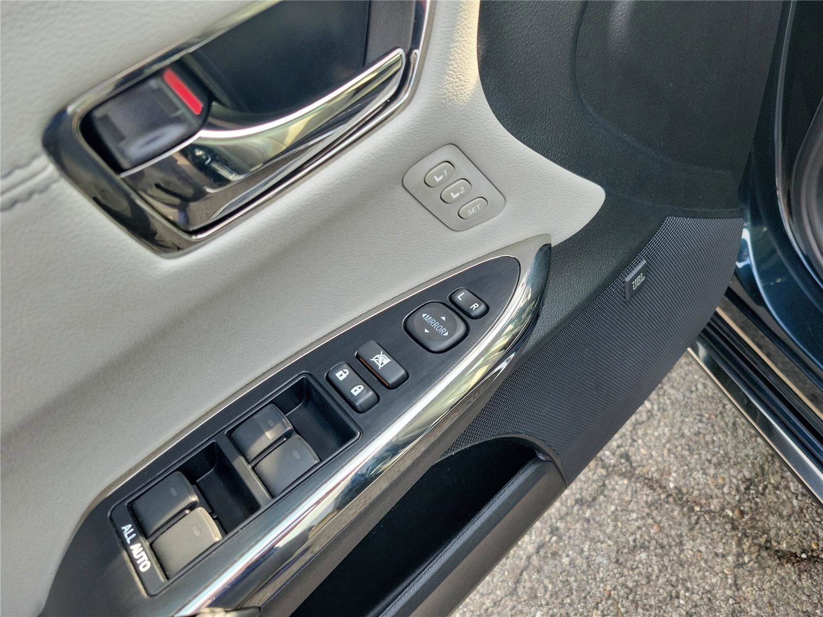 Used 2016 Toyota Avalon Limited w/ Toyota Safety Sense Package image 21