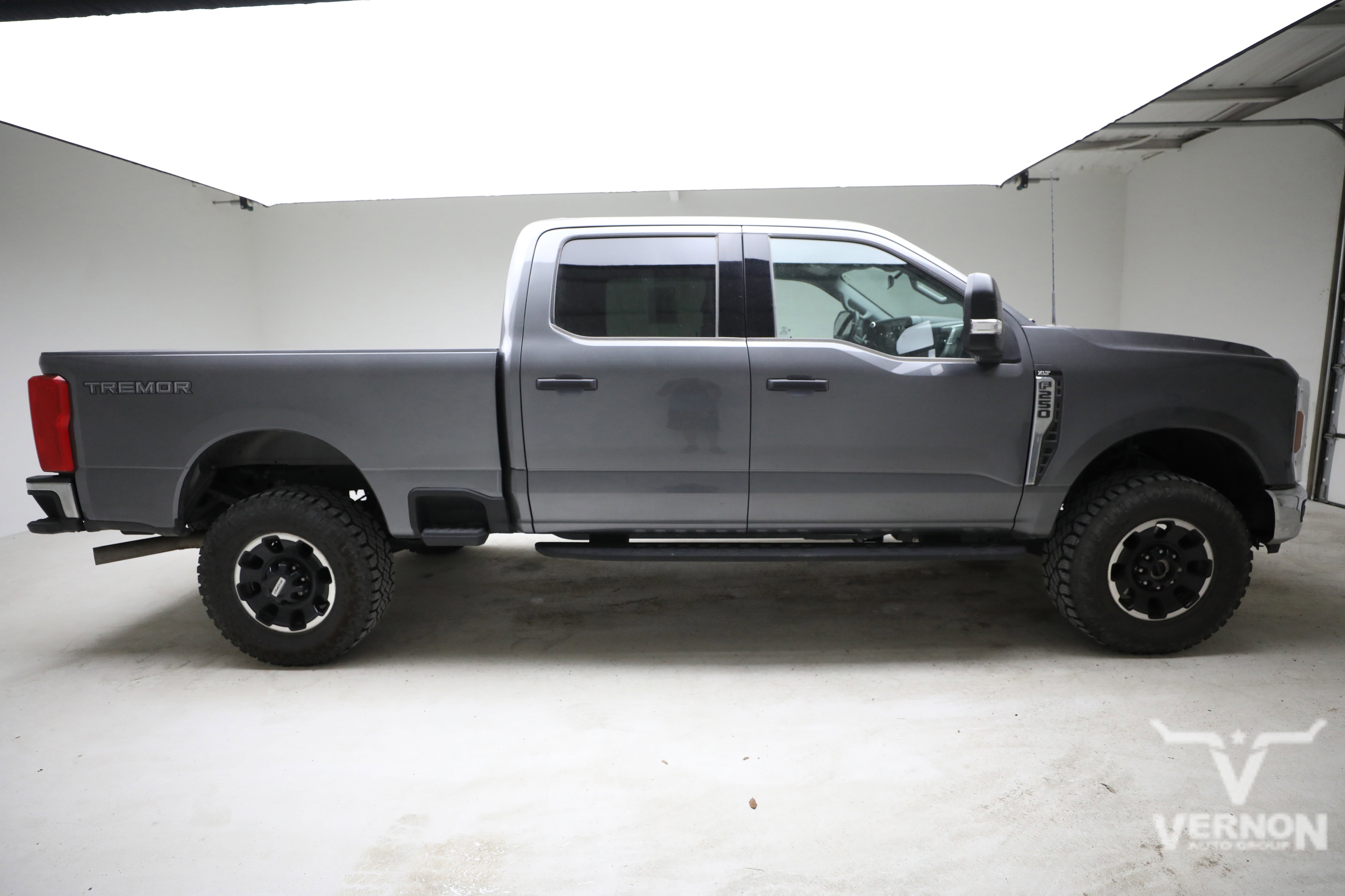 Used 2025 Ford F250 XLT w/ Tremor Off-Road Package AWD/4WD image 6