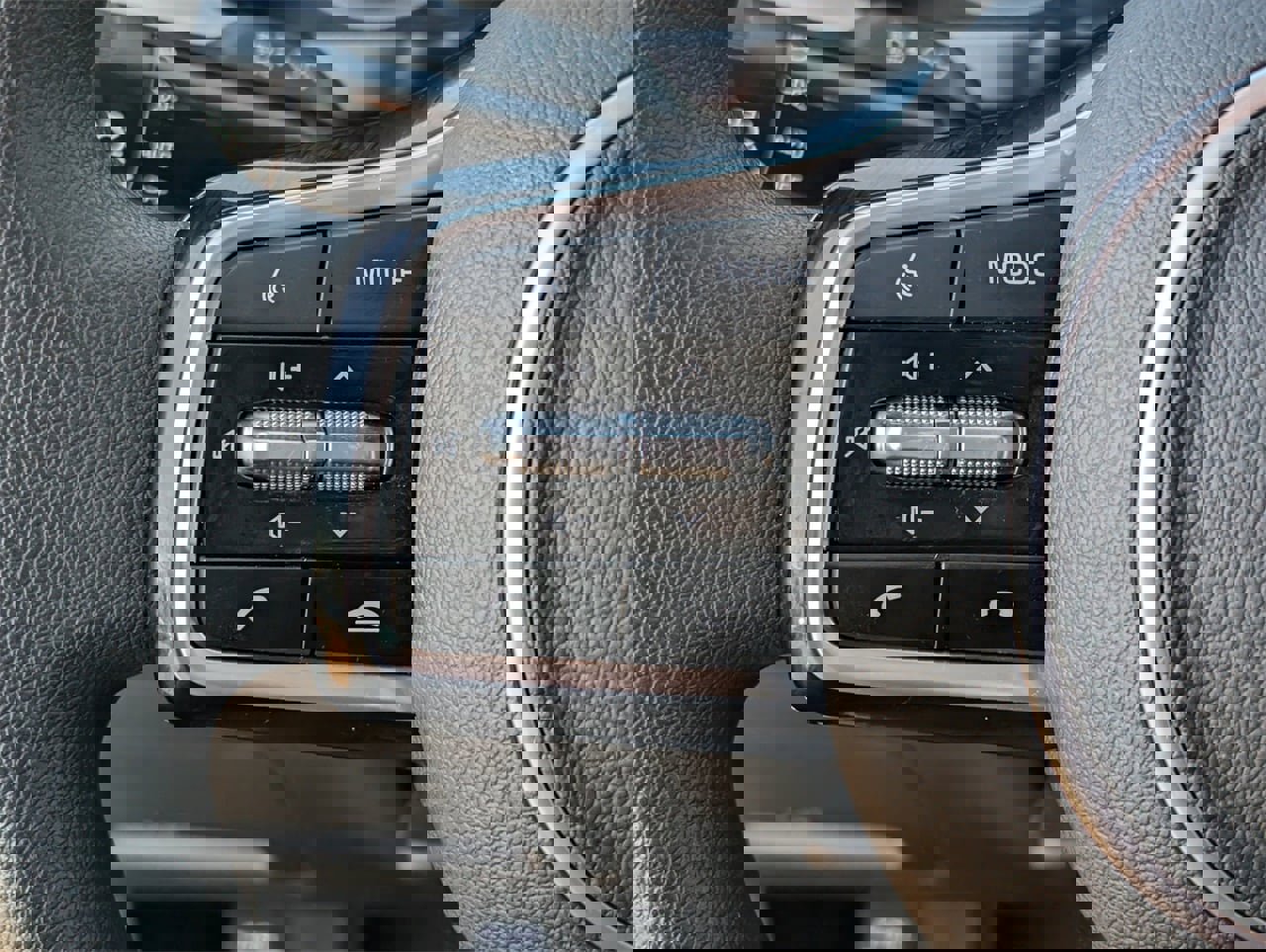 Used 2023 Kia Sorento LX image 22