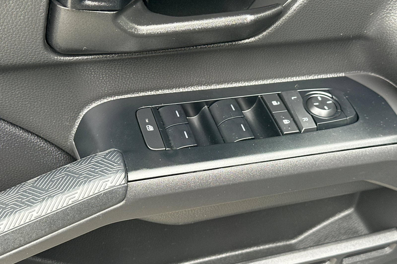 Used 2025 Toyota Tacoma SR5 AWD/4WD image 12