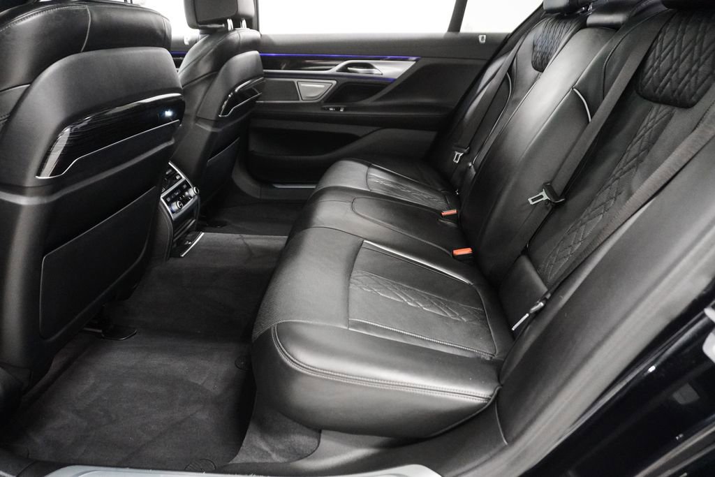Used 2019 BMW 750i xDrive w/ M Sport Package image 12