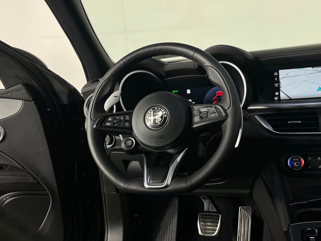 Used 2024 Alfa Romeo Stelvio Veloce image 16