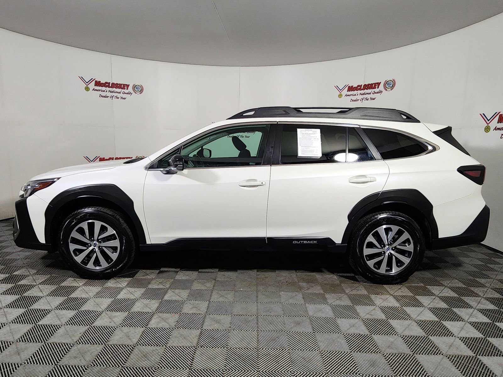 Used 2023 Subaru Outback Premium image 4