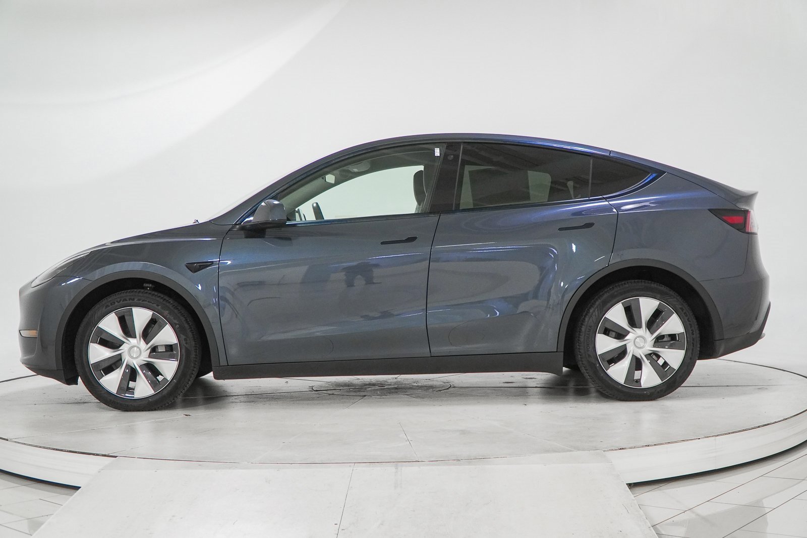 Used 2023 Tesla Model Y Long Range image 5