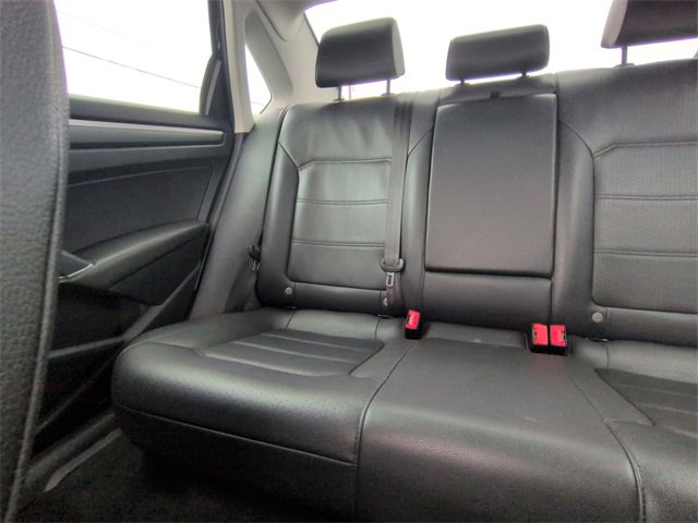 Used 2017 Volkswagen Passat 1.8T R-Line image 4
