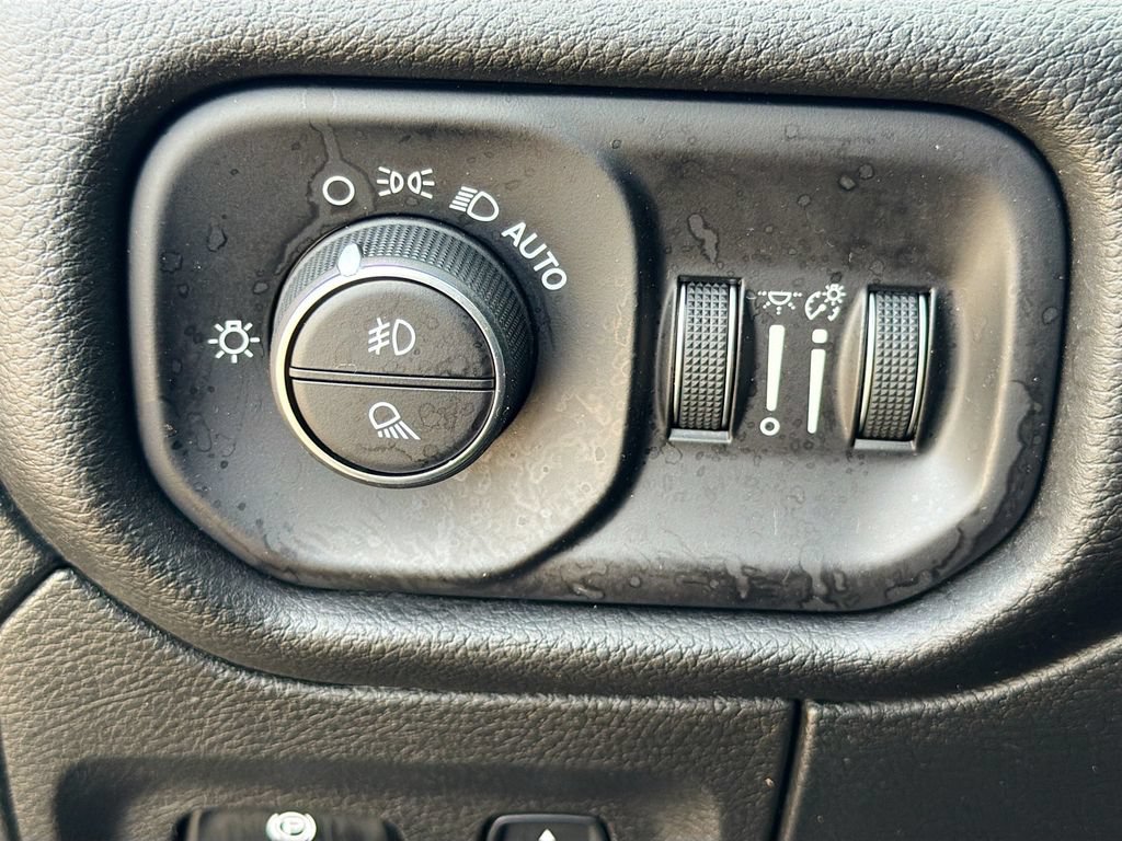 Used 2023 RAM 1500 Laramie AWD/4WD image 32