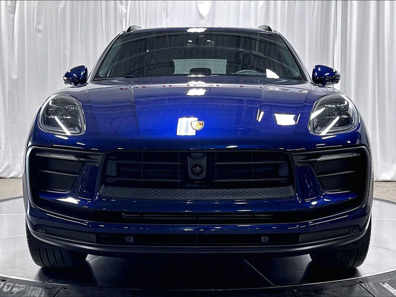 Used 2026 Porsche Macan AWD/4WD image 12