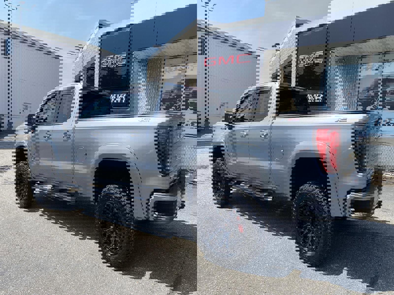 Used 2023 GMC Sierra 1500 Elevation AWD/4WD image 5