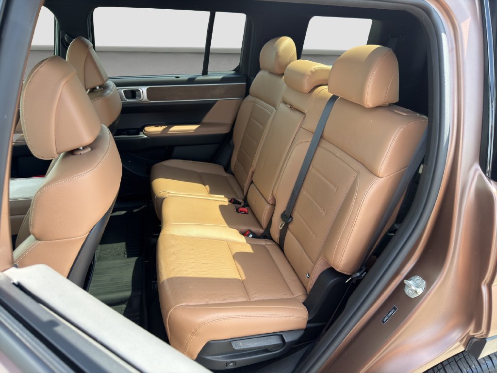 Used 2024 Hyundai Santa Fe Limited AWD/4WD image 12