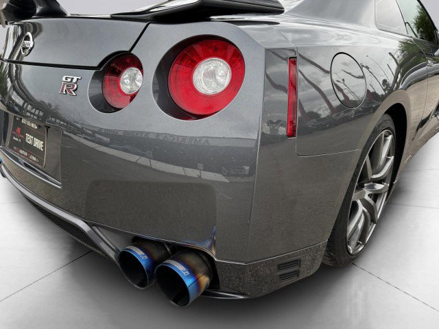 Used 2013 Nissan GT-R Premium image 17