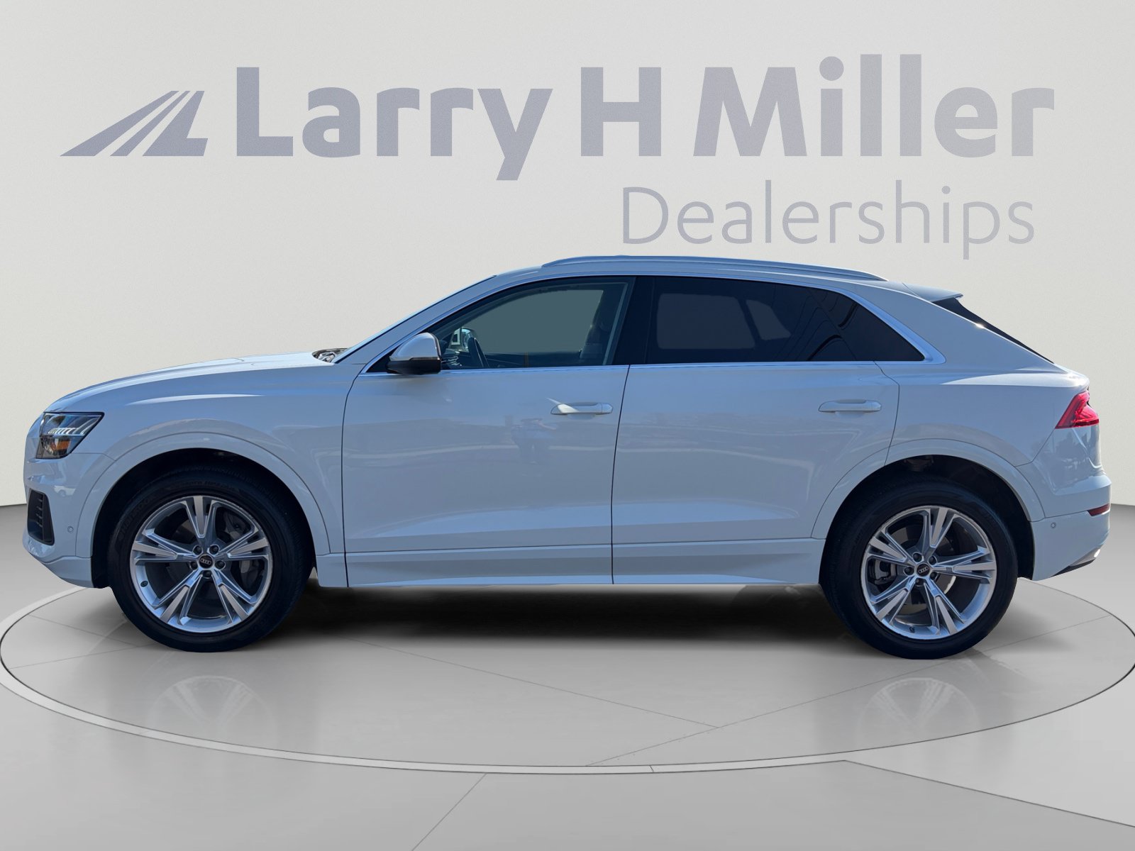 Used 2023 Audi Q8 Premium Plus AWD/4WD image 2